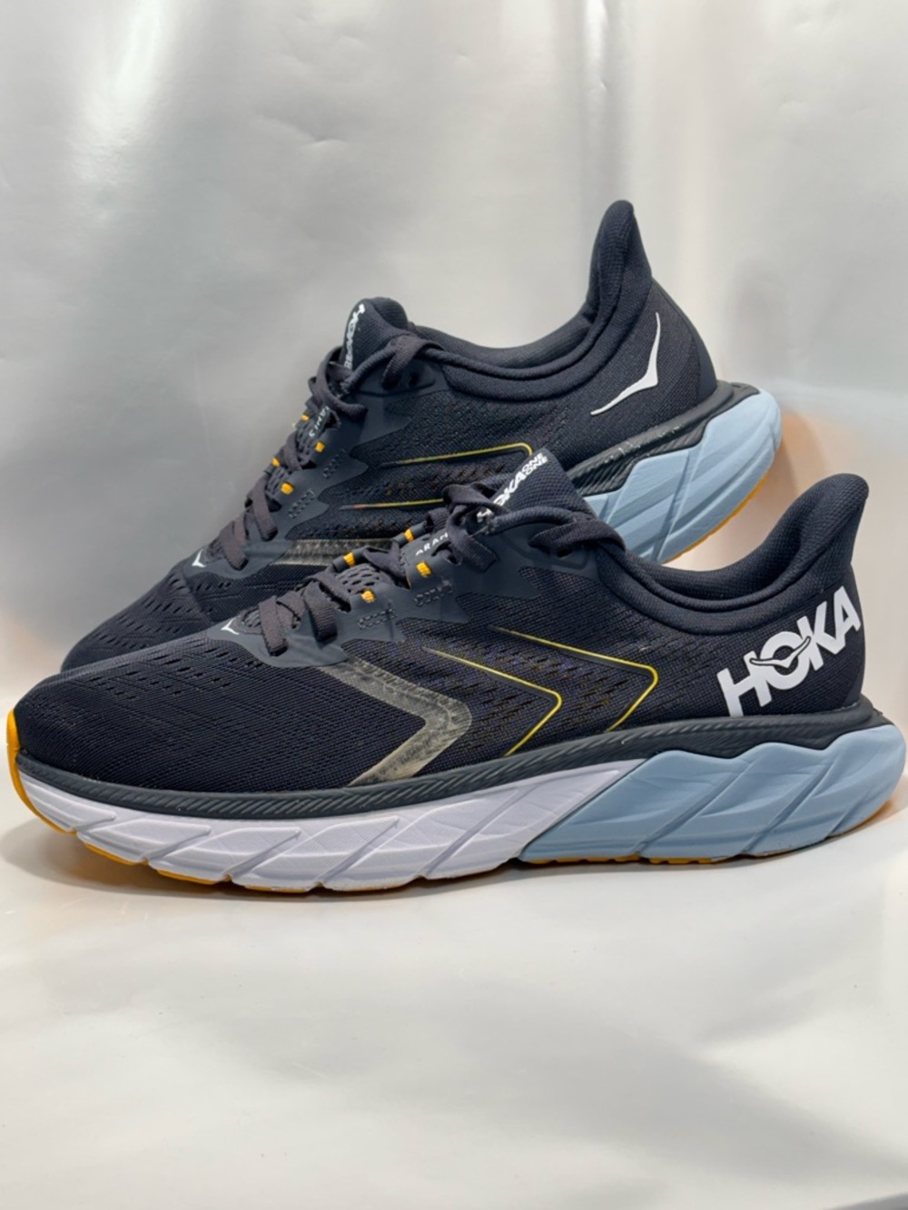 Hoka Men's 9D One One Arahi 5 Shoes Blue/White/Yellow Running Shoe 1115010-OBBF